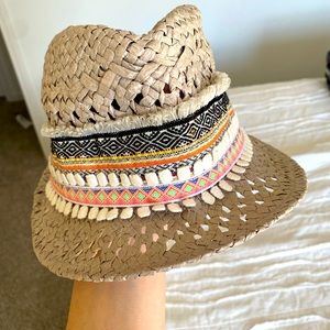 Express colorful fedora, perfect for vacation.